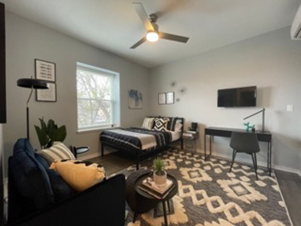 5240 5240 N. Winthrop - 106 #106 - Photo 6 of 15