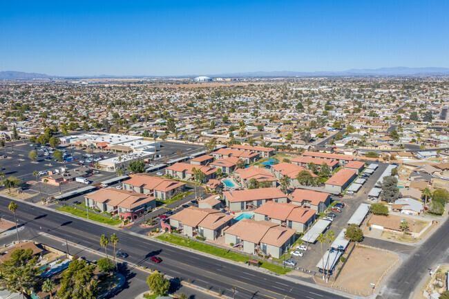 13517 W Glendale Ave - Photo 2 of 11