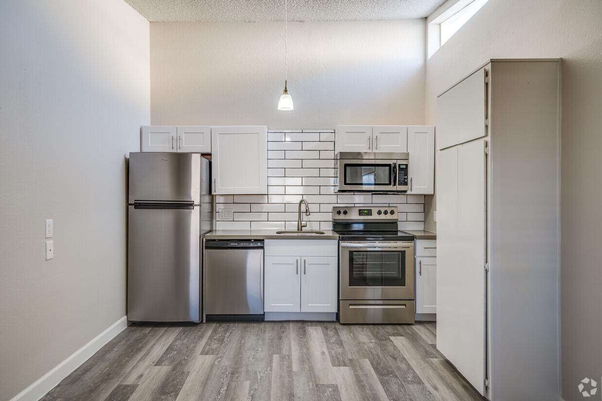 13517 W Glendale Ave - Photo 3 of 11