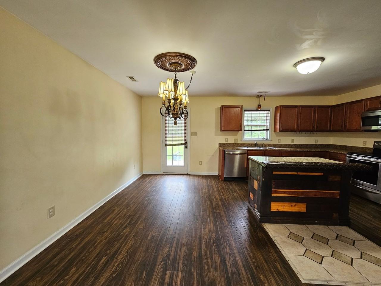 307 Big Tree Ln - Photo 5 of 17
