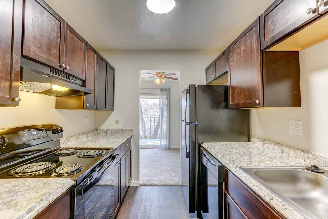 Monaco Parkway Apartments - Photo 7 of 31