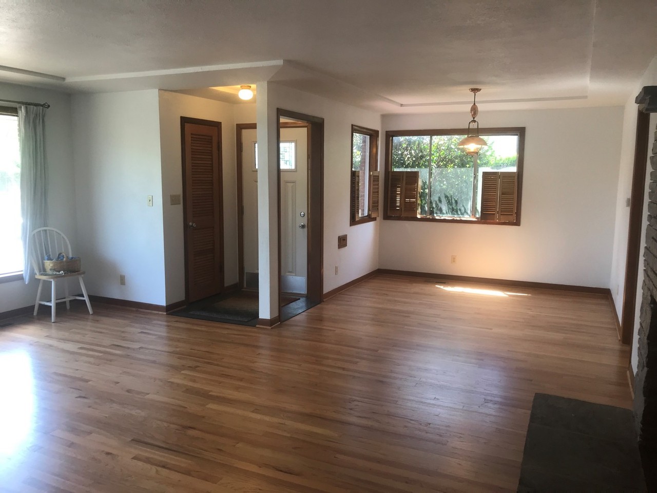 6933 N Williams Ave - Photo 2 of 17