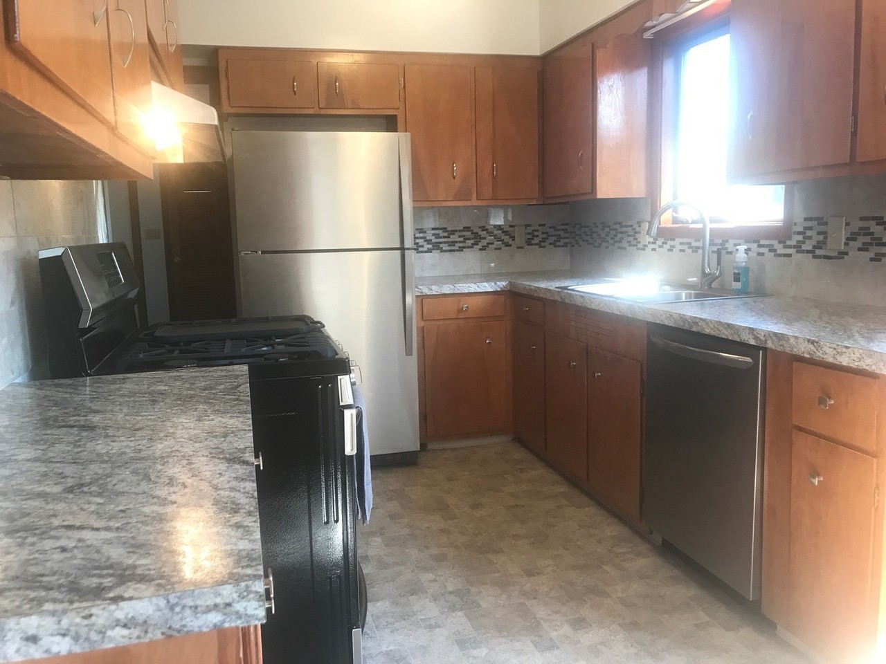 6933 N Williams Ave - Photo 4 of 17