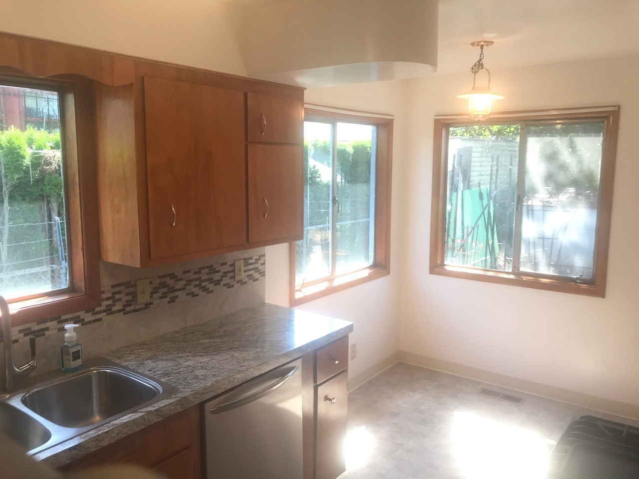 6933 N Williams Ave - Photo 5 of 17