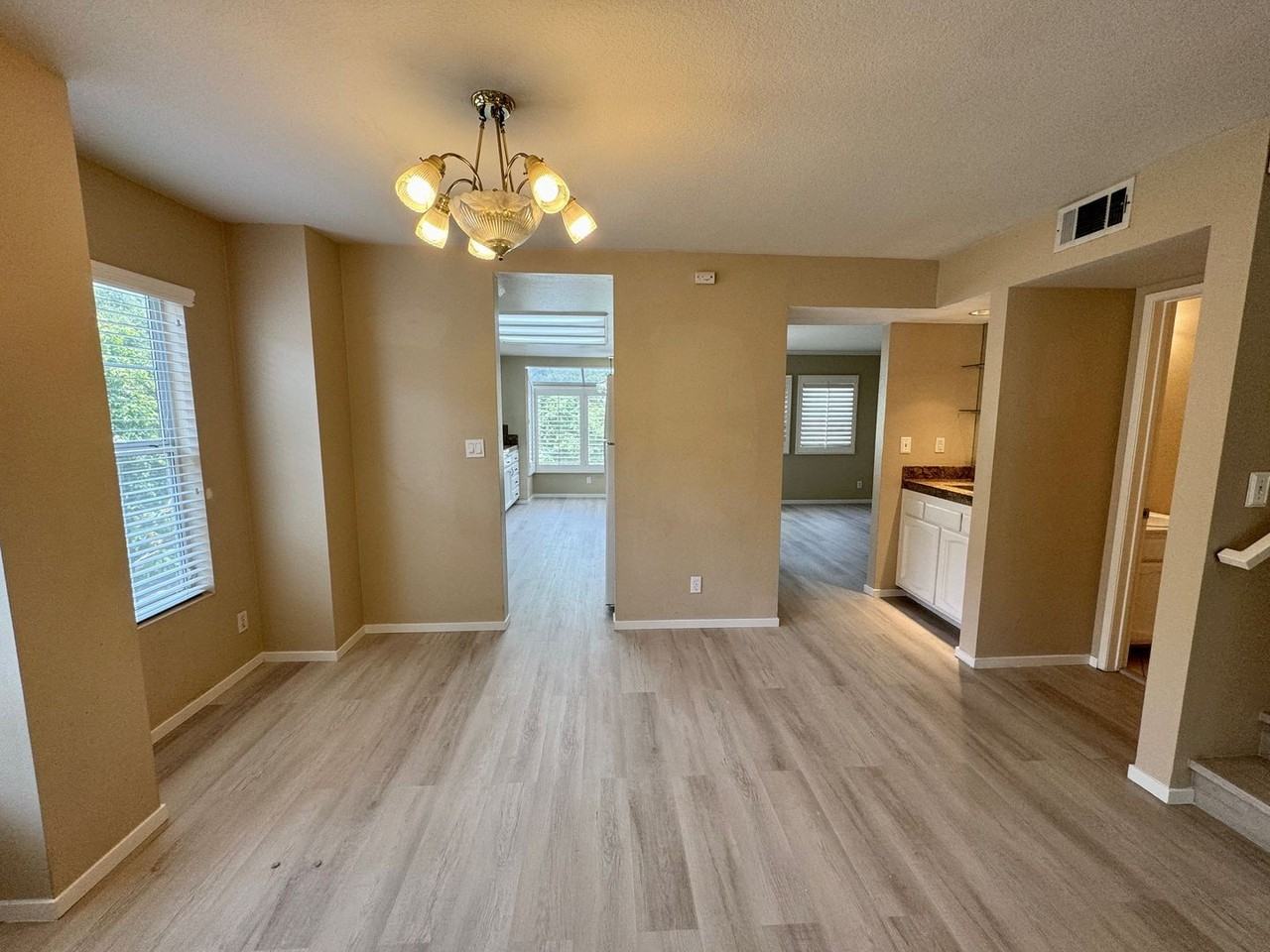 694 Warwick Ave - Photo 3 of 28