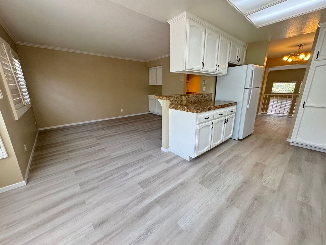 694 Warwick Ave - Photo 6 of 28