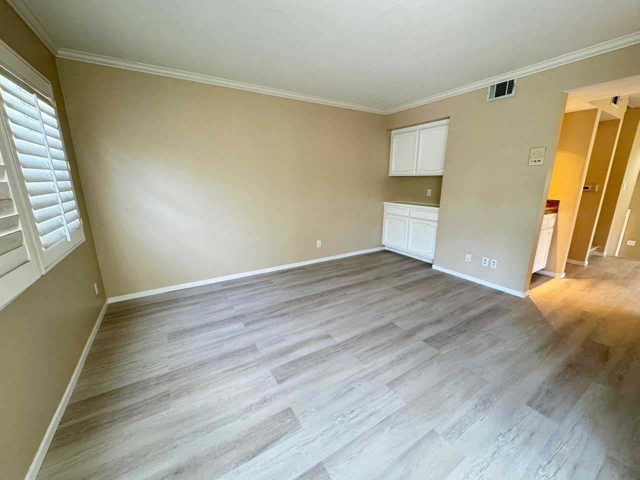 694 Warwick Ave - Photo 7 of 28