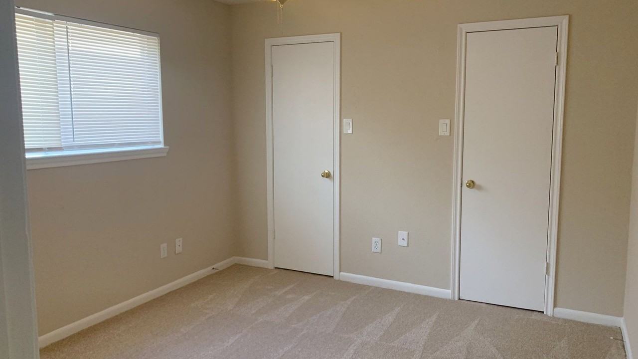 3730 Village Grove Dr - Photo 4 of 24