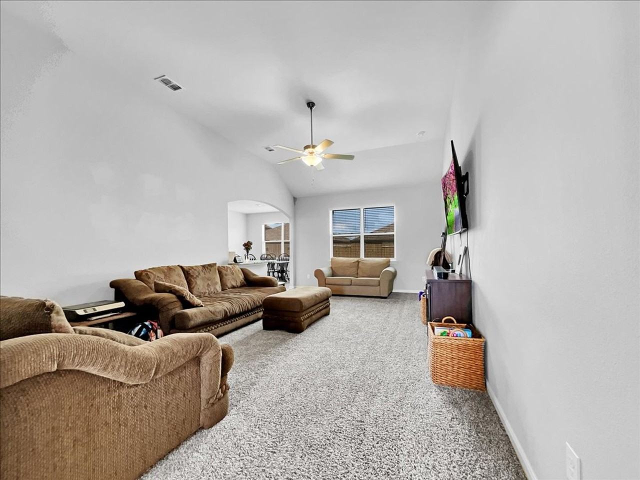 2112 Erlinda Dr - Photo 2 of 36