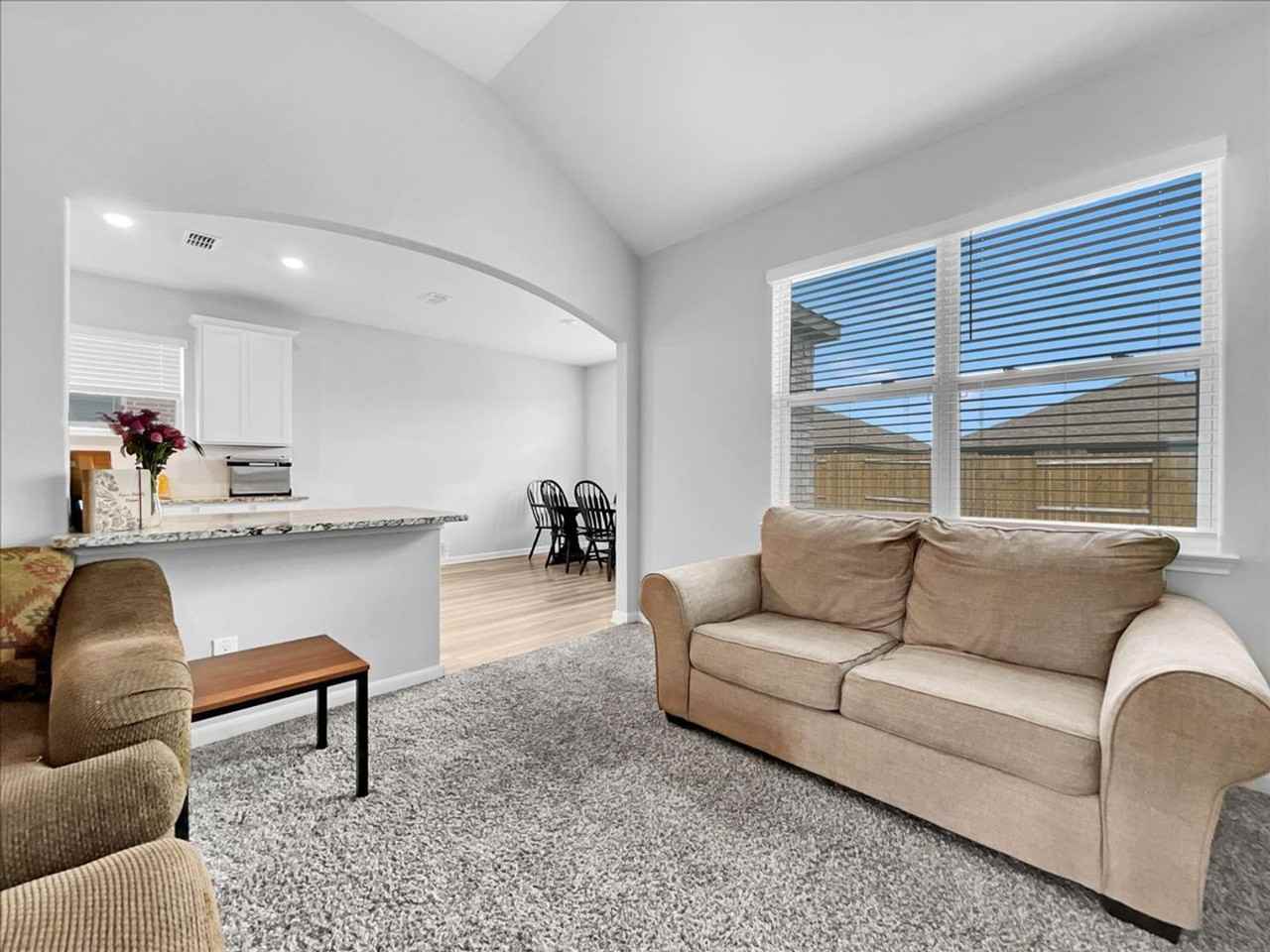 2112 Erlinda Dr - Photo 3 of 36