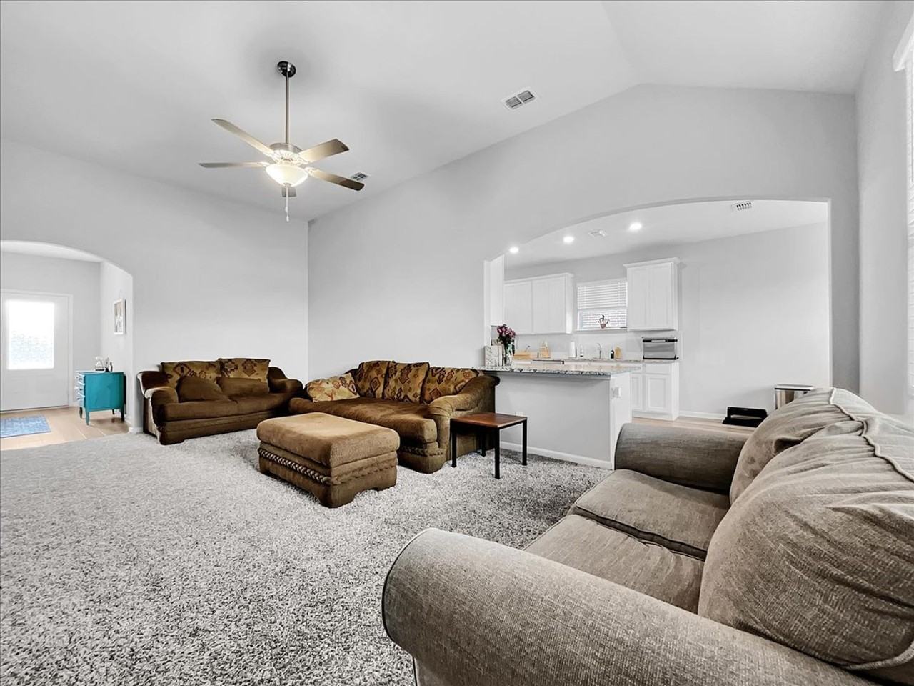 2112 Erlinda Dr - Photo 5 of 36