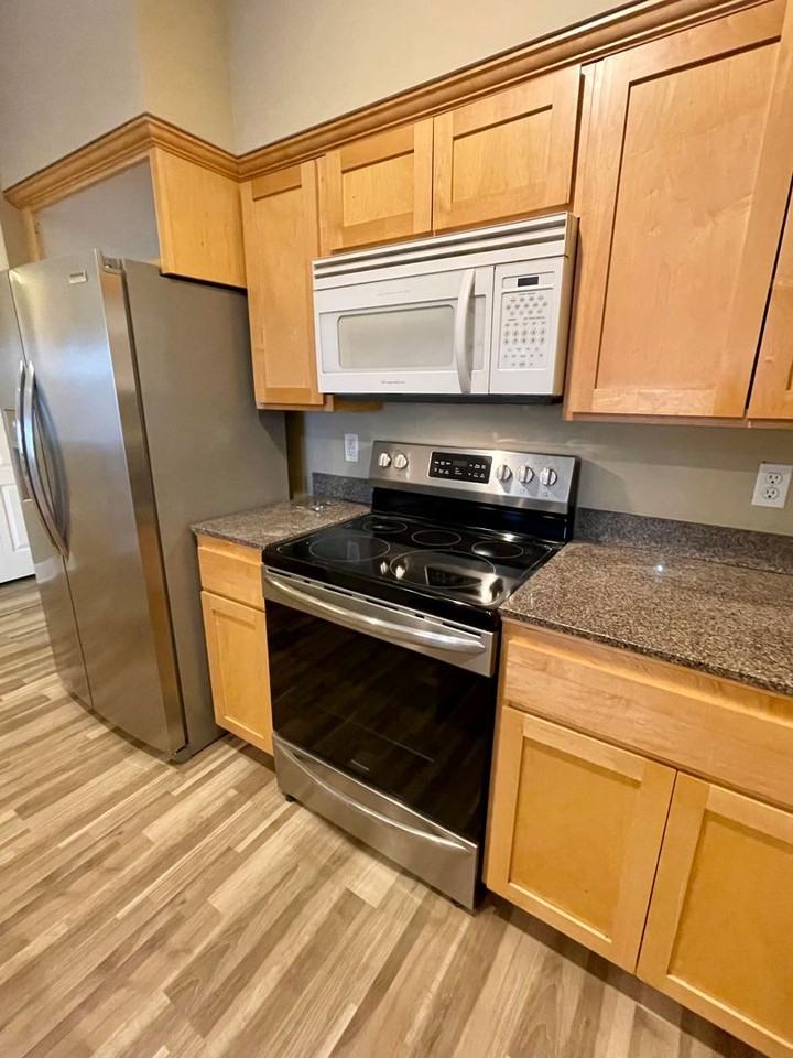 251 W Bakerview Rd #405 - Photo 5 of 30