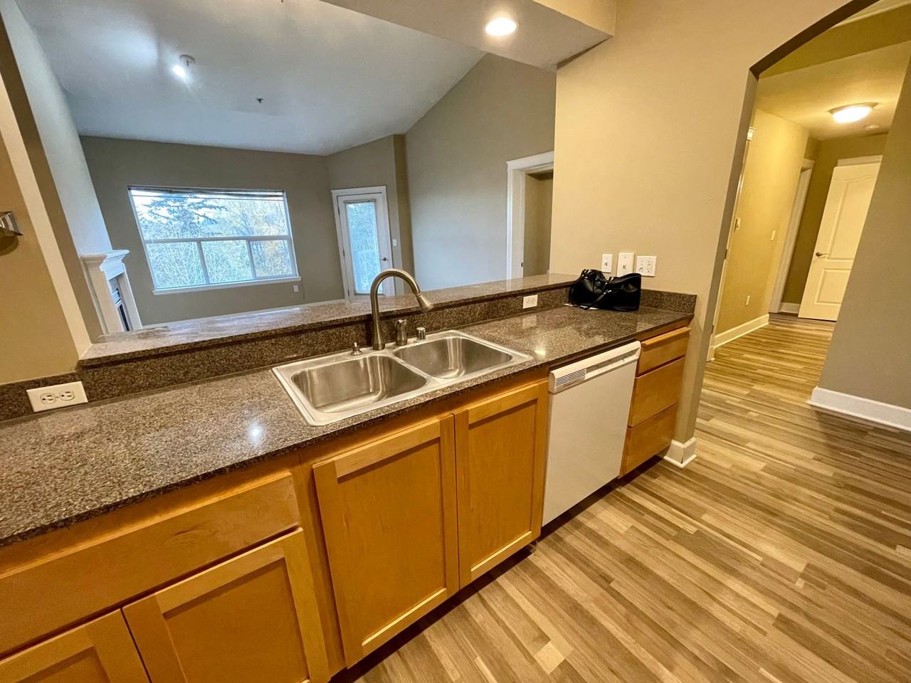 251 W Bakerview Rd #405 - Photo 6 of 30