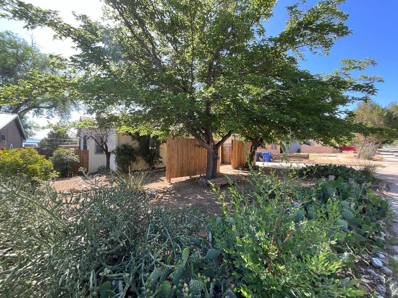 402 Morningside Dr Se - Photo 3 of 37