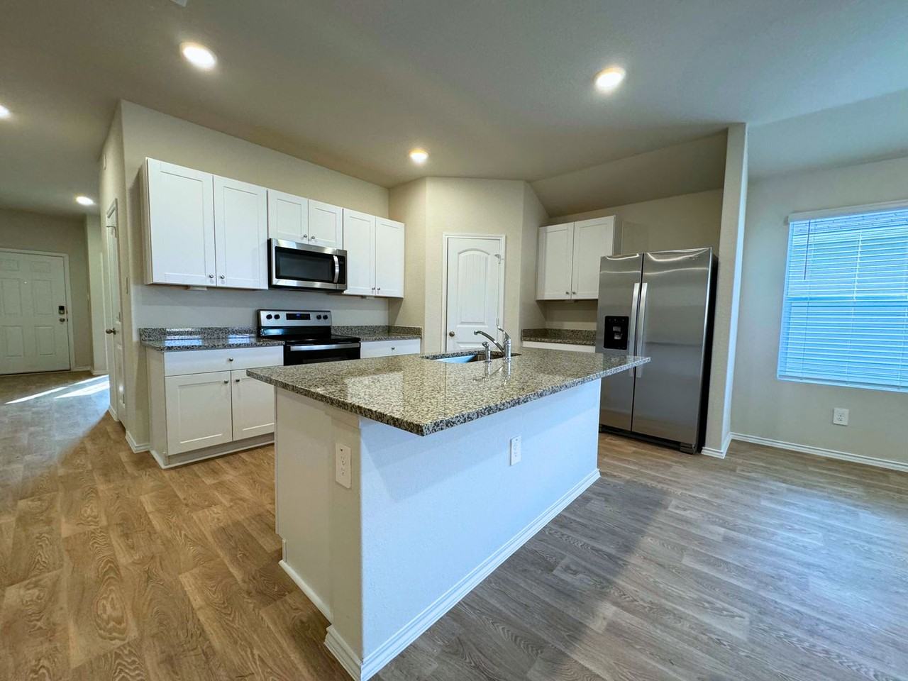 421 Chaco Loop - Photo 6 of 50