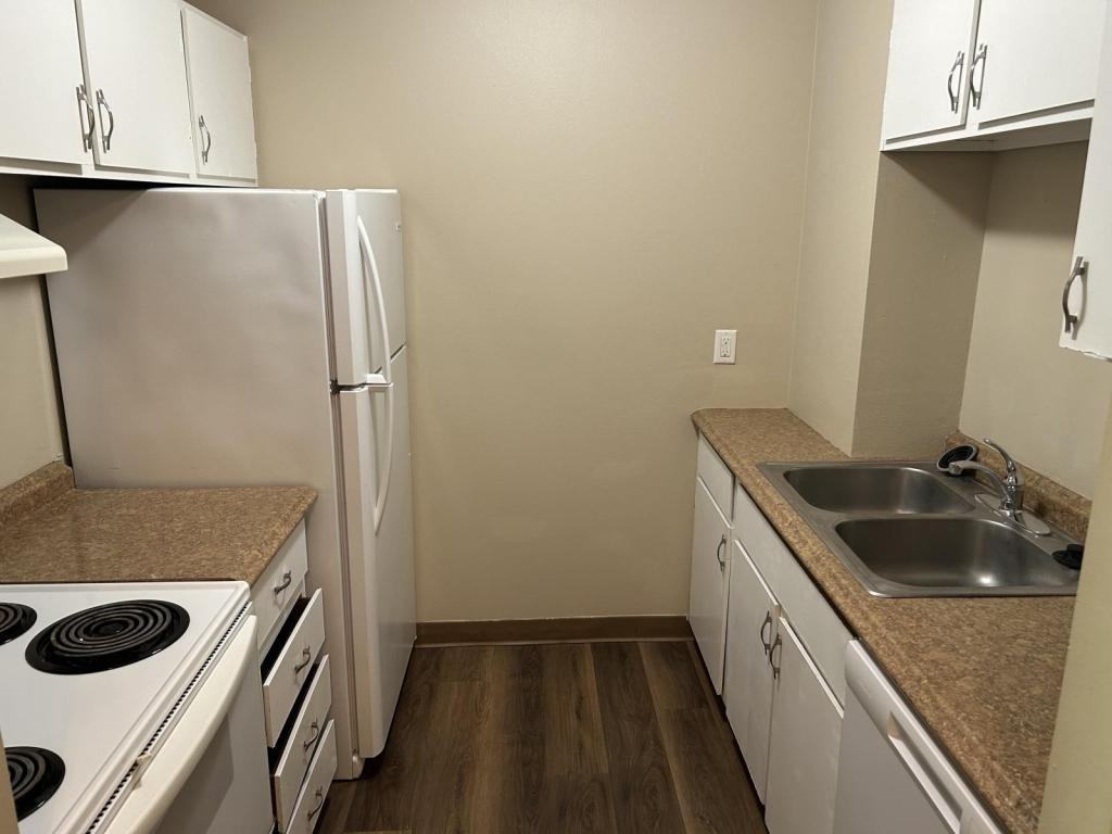 6578 Lake Rd - Photo 4 of 9