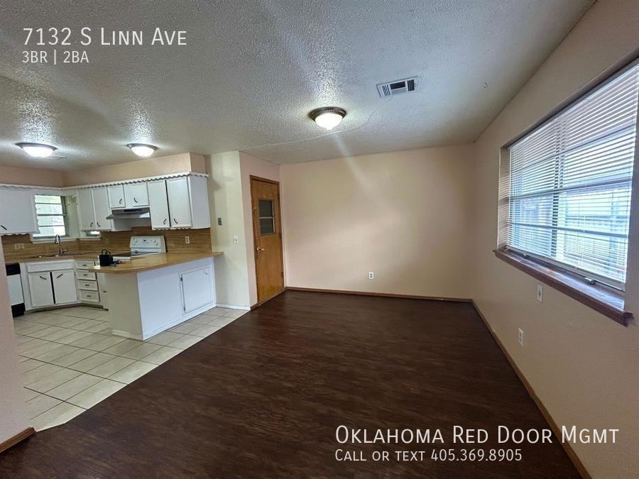 7132 S Linn Ave - Photo 3 of 31