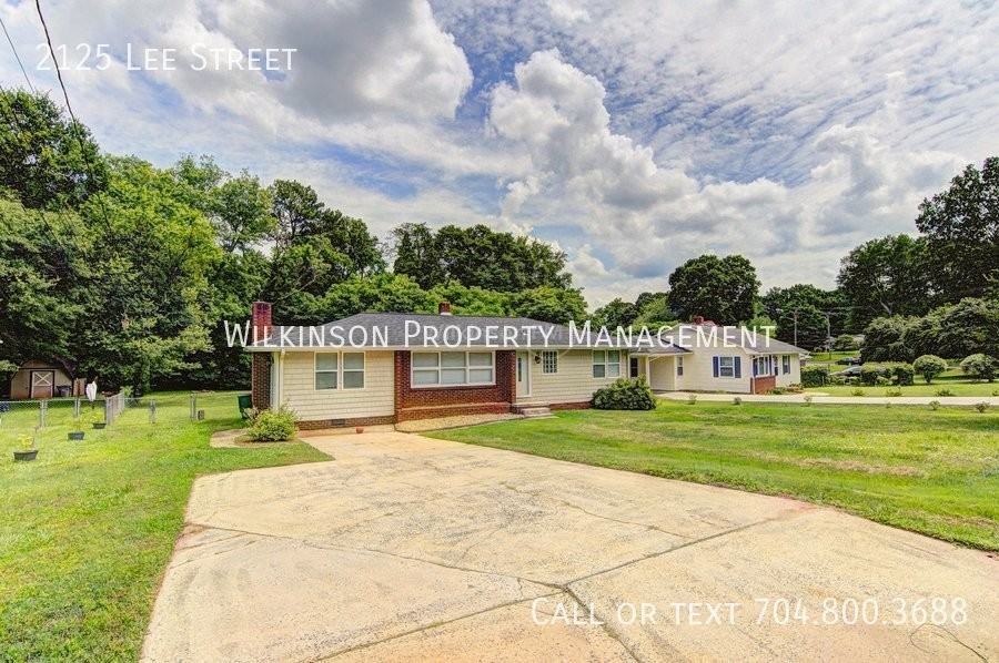 2125 Lee St - Photo 2 of 32