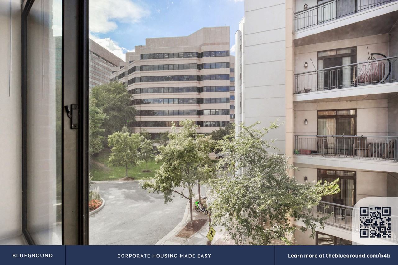 305 10th Street South - Photo 5 of 36