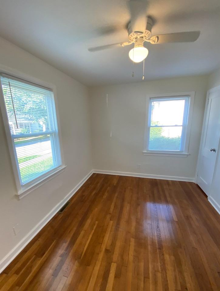 828 50th St - Photo 3 of 10