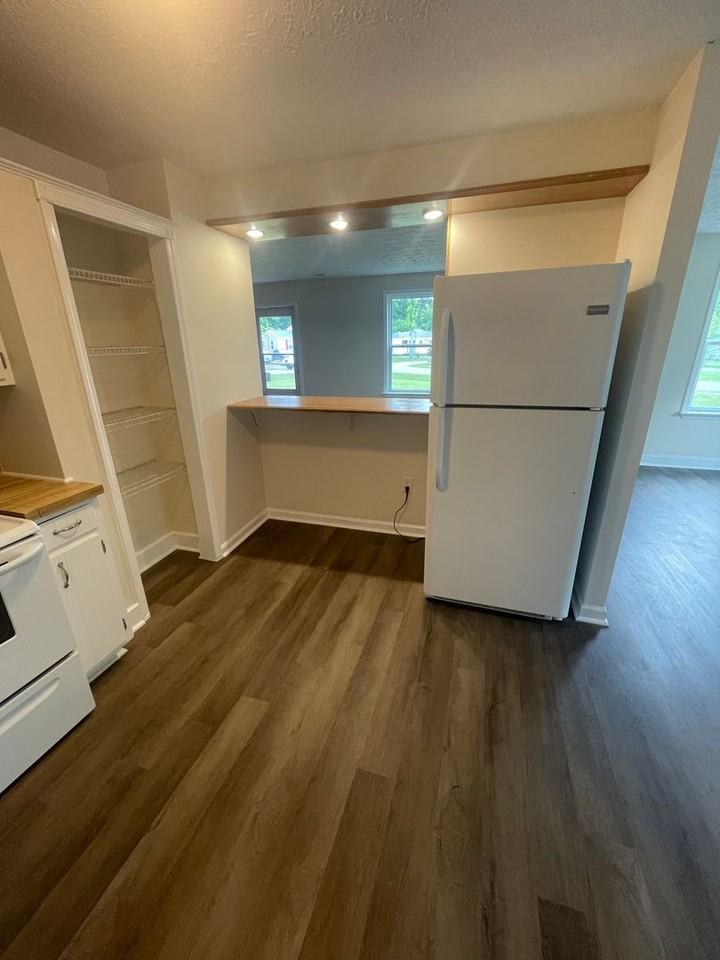 225 Kenneth Blvd - Photo 2 of 12