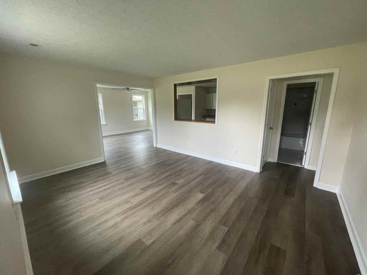 225 Kenneth Blvd - Photo 3 of 12