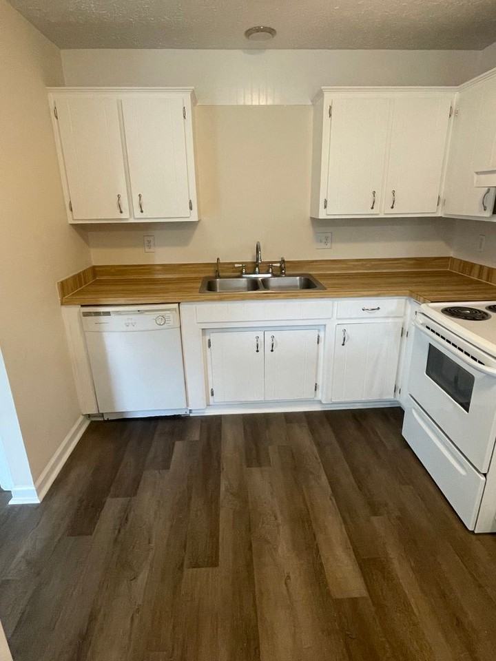 225 Kenneth Blvd - Photo 5 of 12