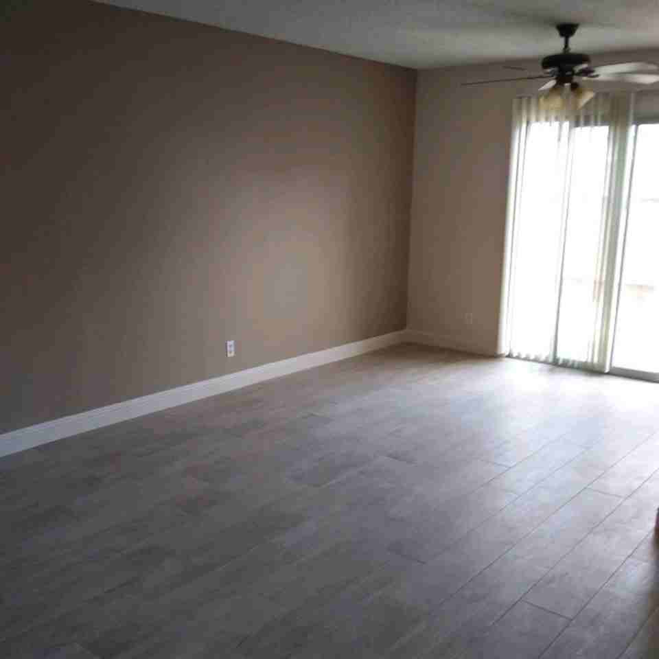 1008 W Bennington St - Photo 2 of 10
