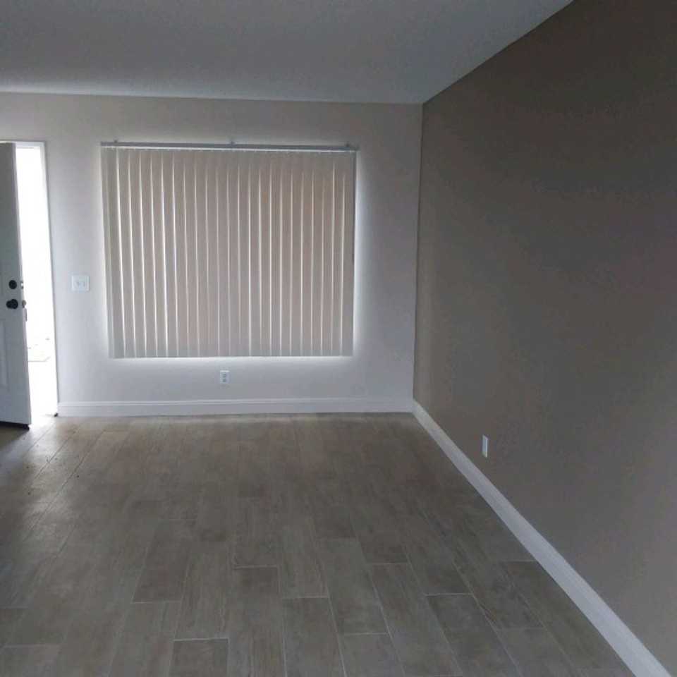1008 W Bennington St - Photo 3 of 10