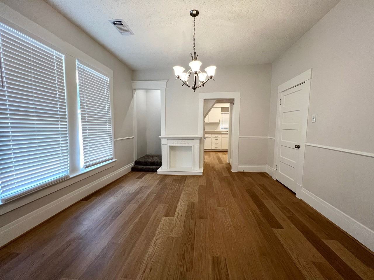 421 E Myrtle St - Photo 5 of 19