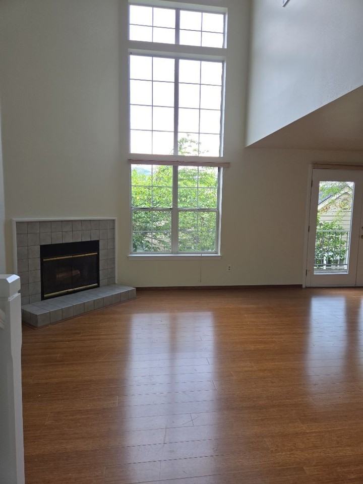 484 Lori Ln - Photo 3 of 11