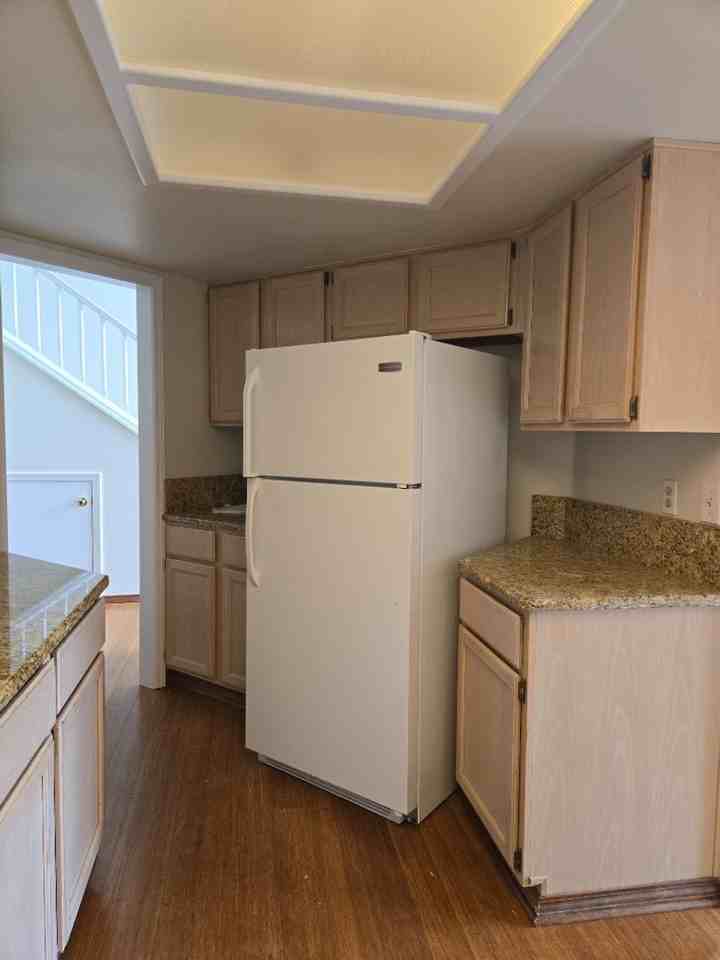 484 Lori Ln - Photo 4 of 11