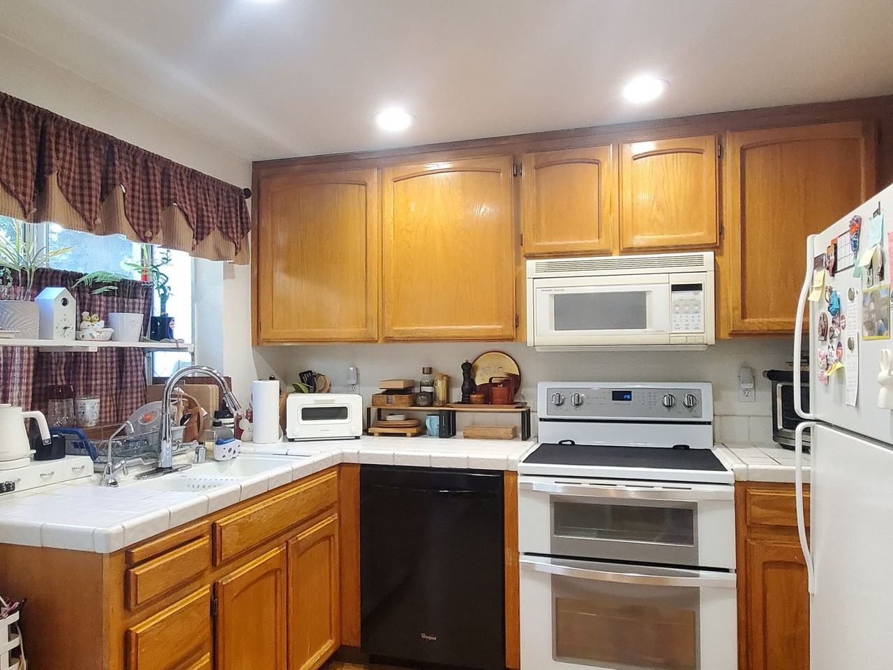 1522 Fujiko Drive - Photo 2 of 10