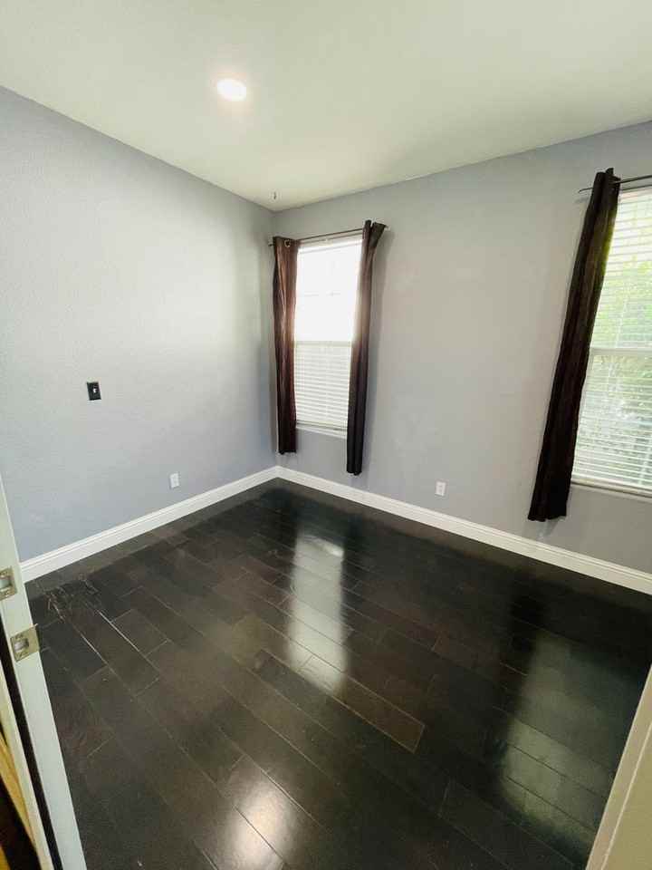 1882 Zurlo Way - Photo 3 of 15