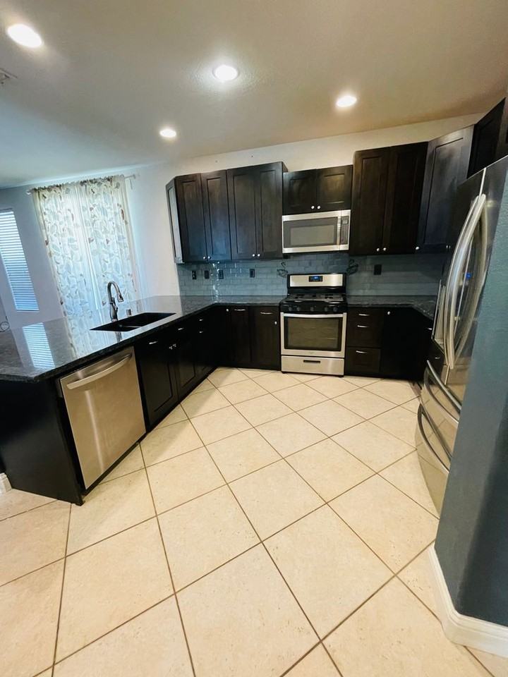 1882 Zurlo Way - Photo 4 of 15