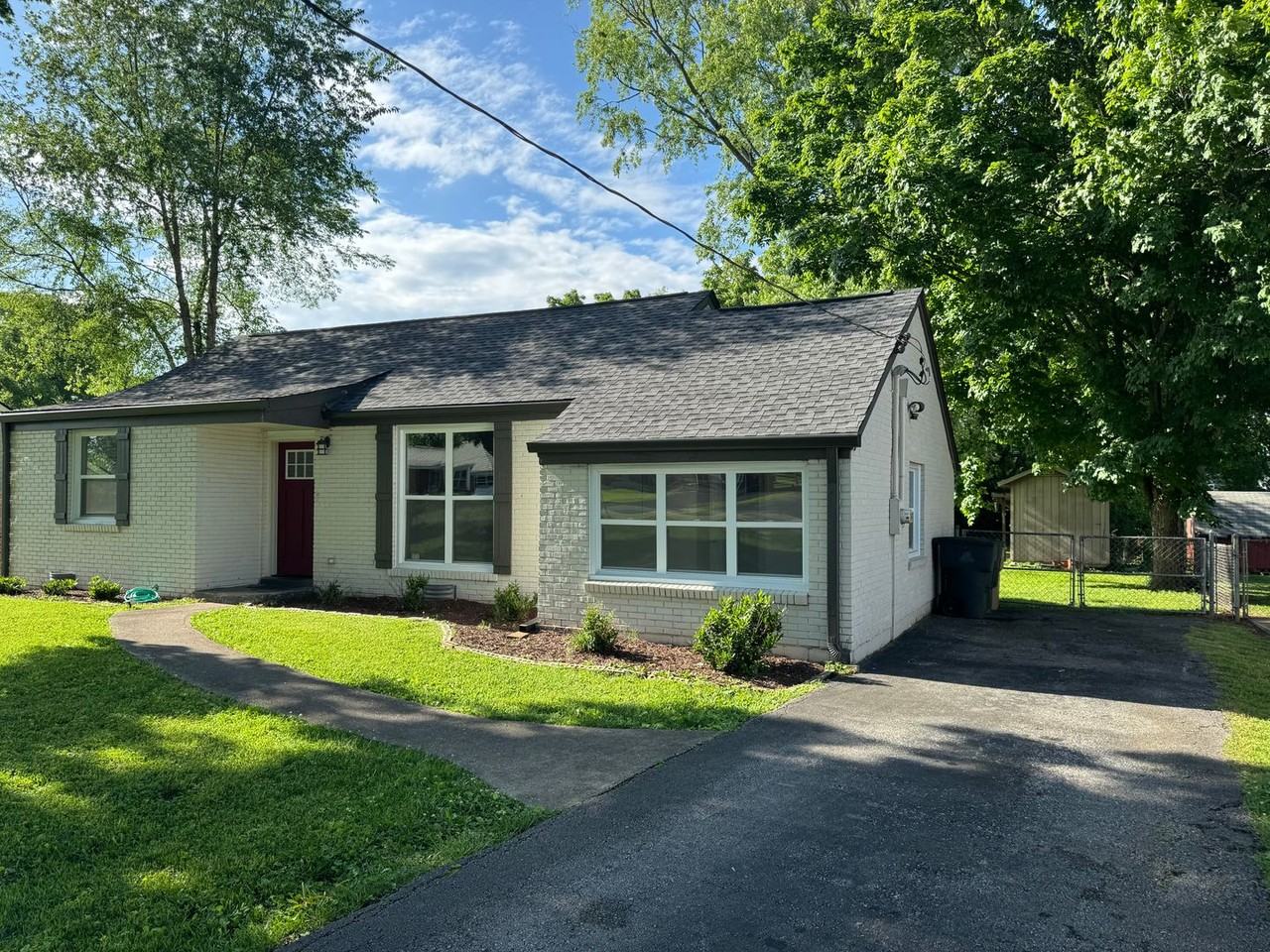 2826 Colonial Cir - Photo 2 of 22