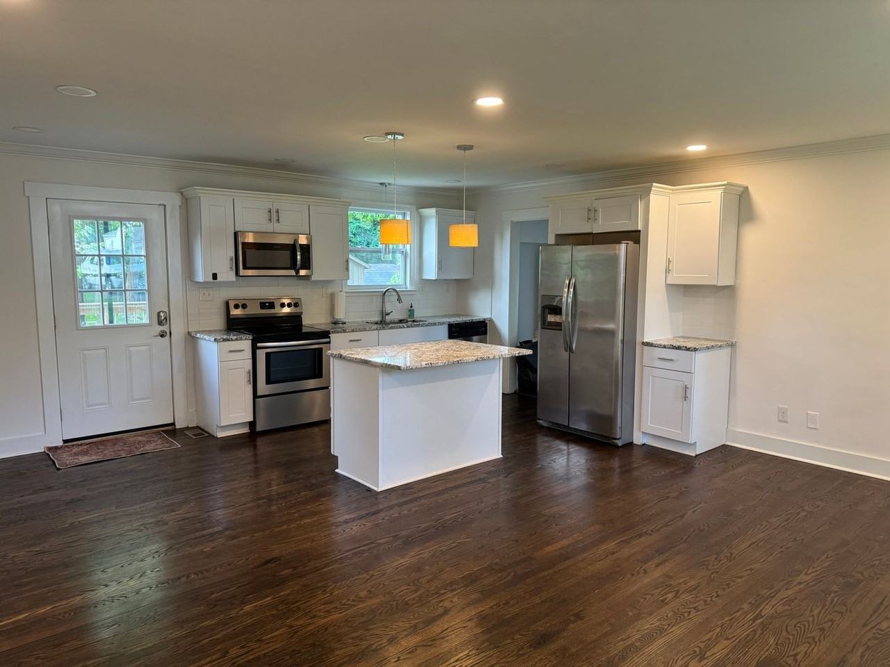 2826 Colonial Cir - Photo 4 of 22