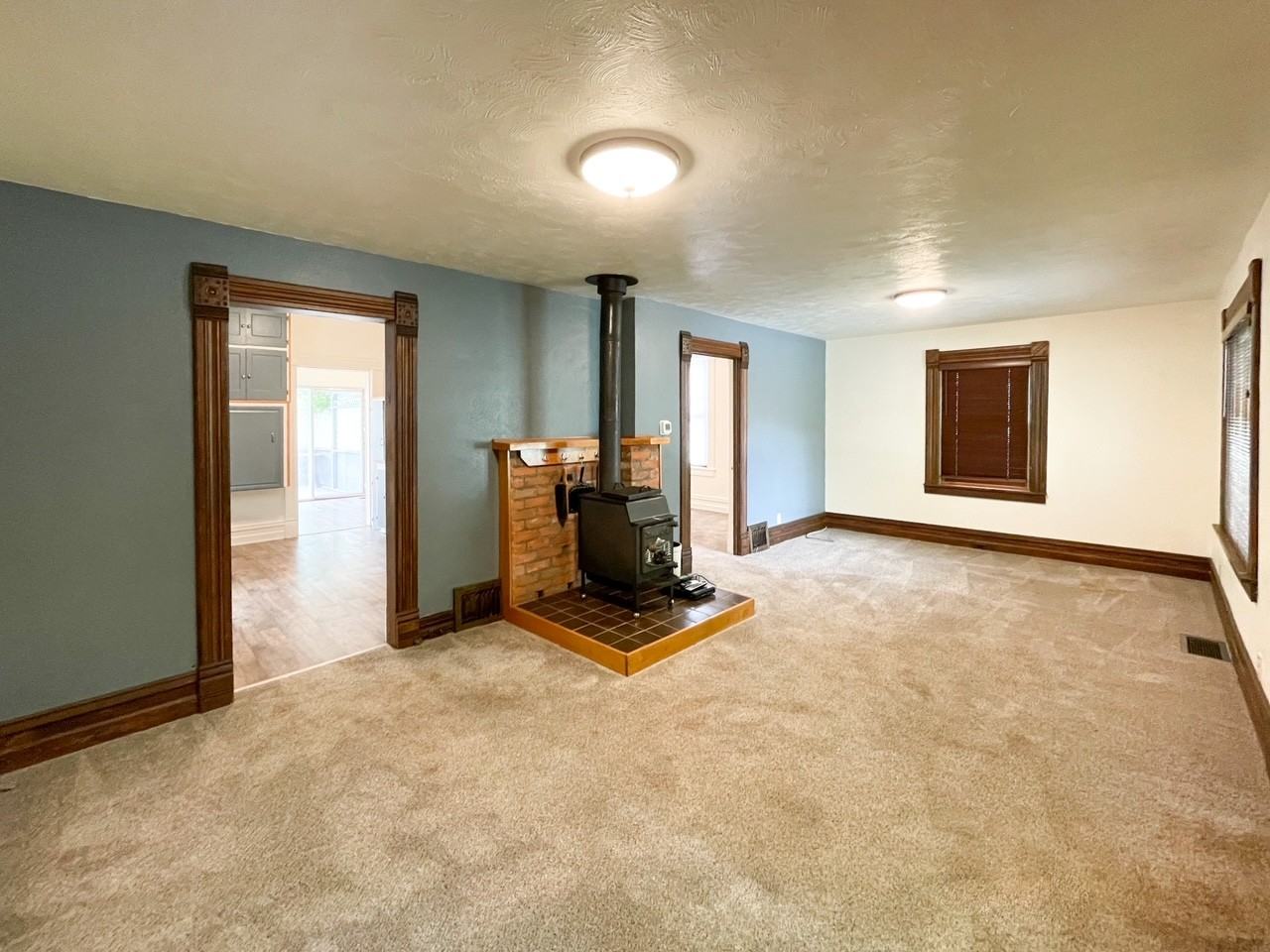 1116 W Ofarrell St #1 - Photo 3 of 30