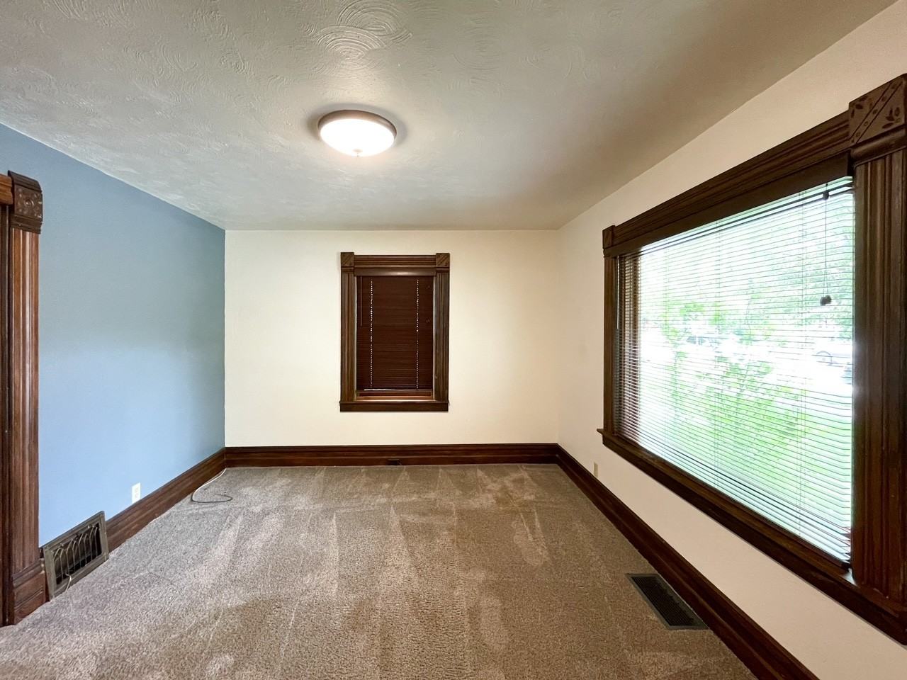 1116 W Ofarrell St #1 - Photo 4 of 30