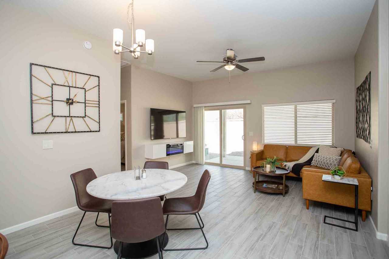 915 W 21st St #915 - Photo 2 of 21