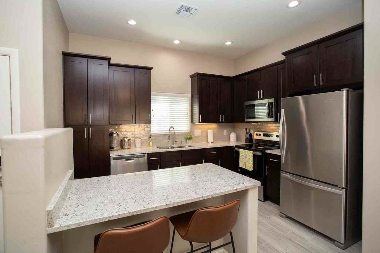 915 W 21st St #915 - Photo 3 of 21