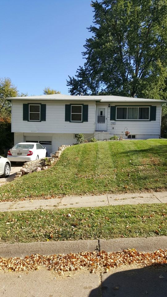 3229 S 90th St - Photo 2 of 13