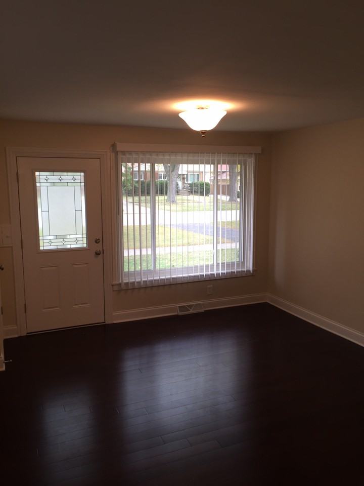 1546 Highridge Pkwy - Photo 2 of 17