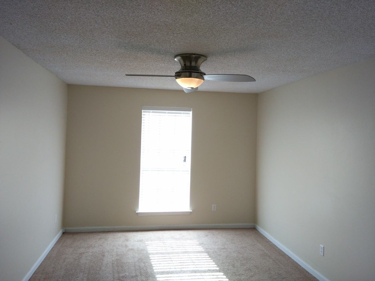 4016 Shufeld Ct - Photo 3 of 7