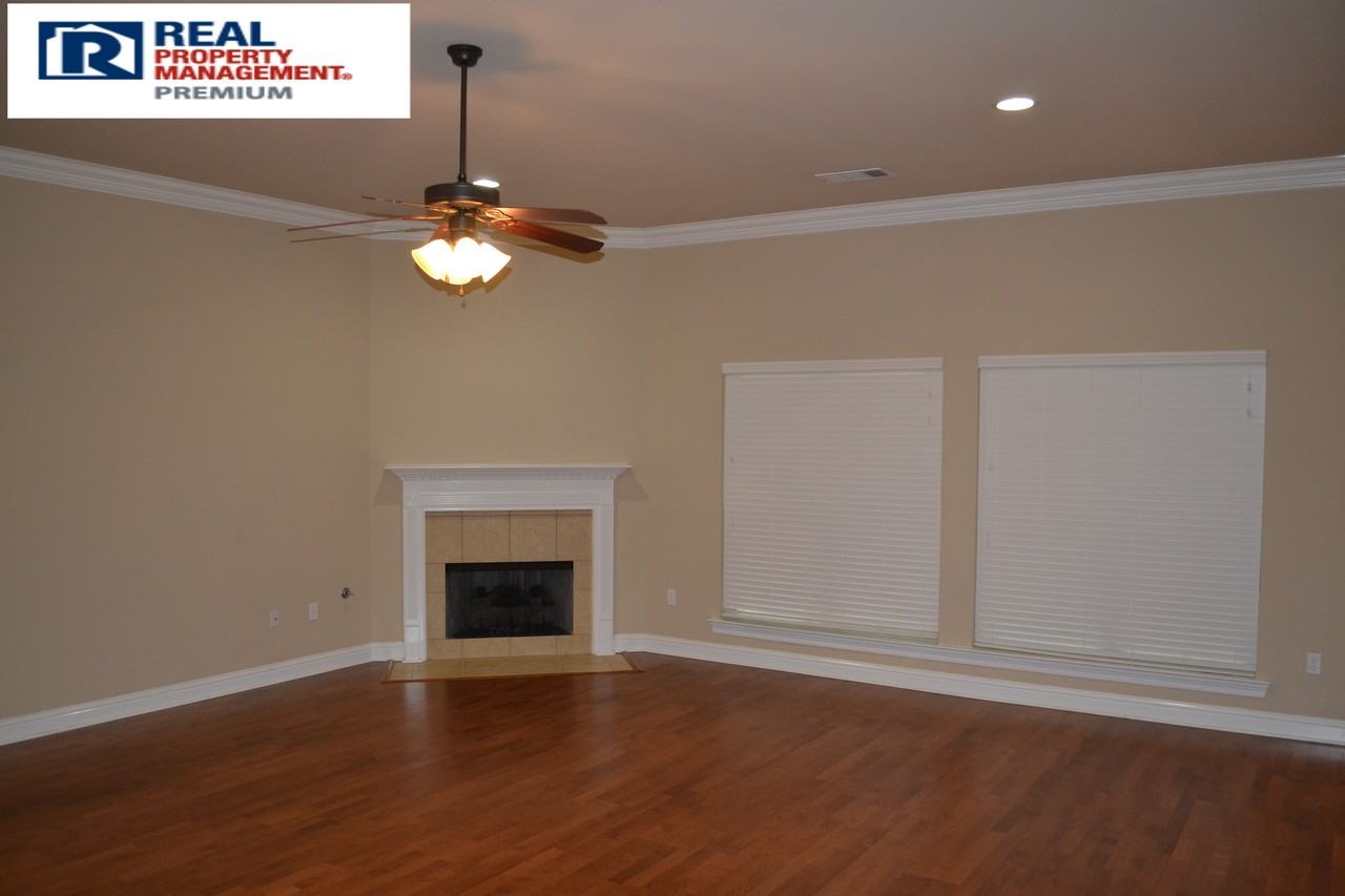 2230 Marianne Dr - Photo 3 of 12