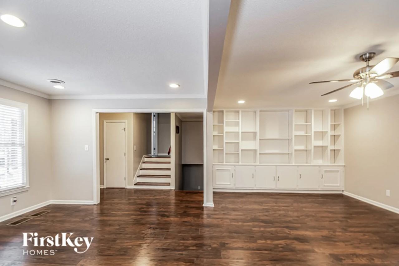 1407 Lyndhurst Dr - Photo 3 of 15