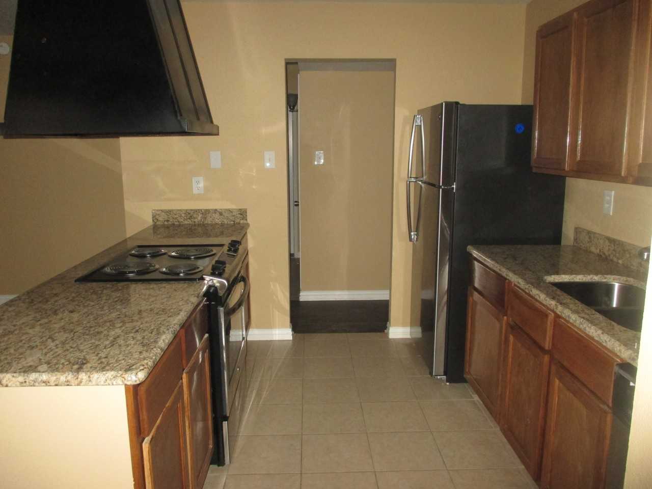 228 Rockcrest Dr - Photo 3 of 14