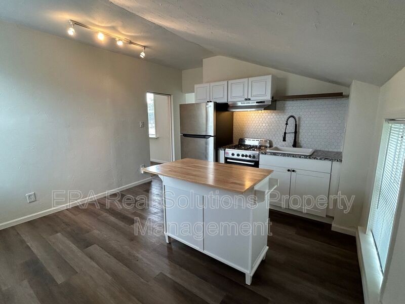 1244 Ellis St #2 - Photo 3 of 11