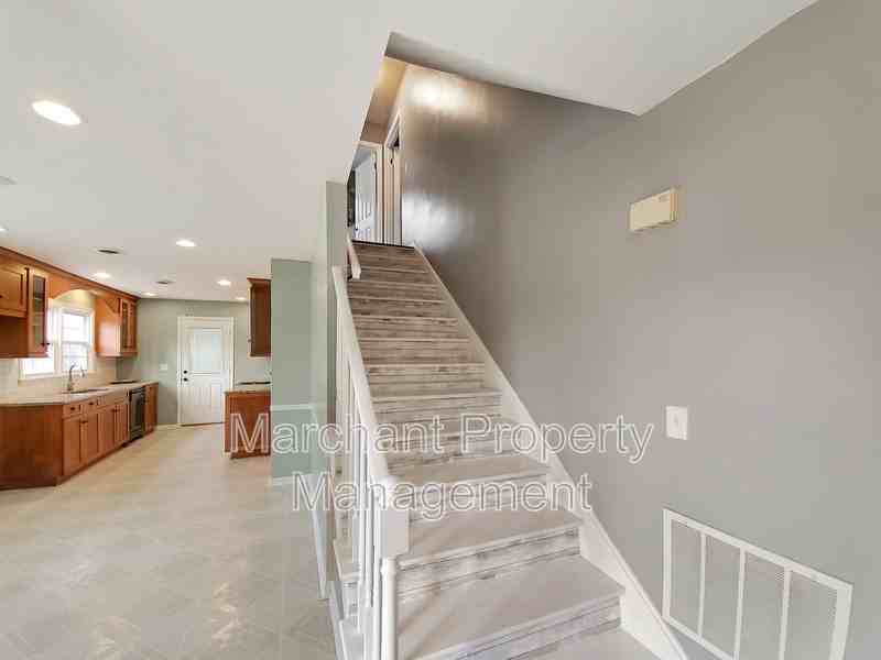 121 Coalmont Ct - Photo 6 of 44