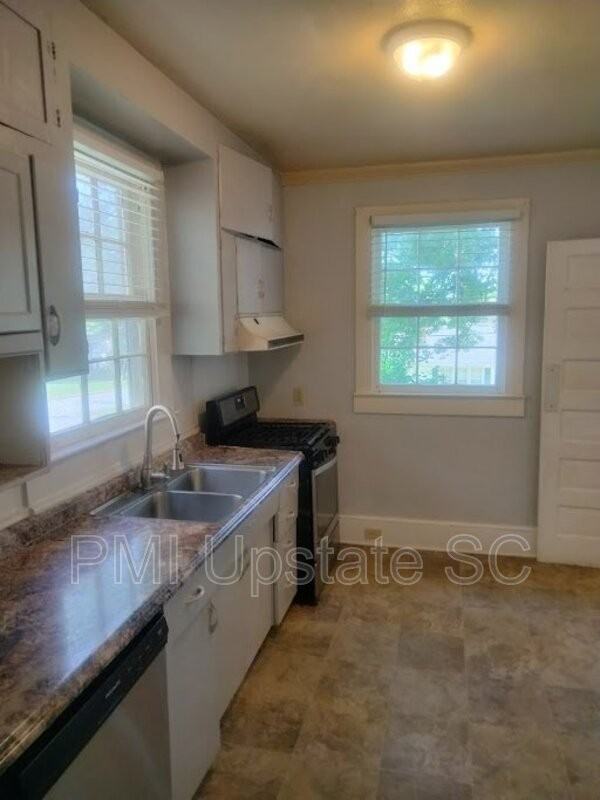 129 Academy St - Photo 3 of 17